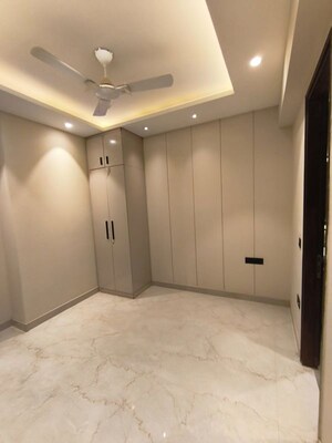 Room in 2.5 BHK Builder Floor at Ivory Silver County, Sector 95a – for Sale