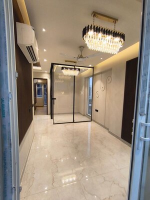 Room in 2.5 BHK Builder Floor at Ivory Silver County, Sector 95a – for Sale