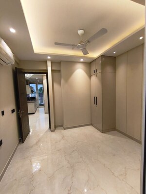 Room in 2.5 BHK Builder Floor at Ivory Silver County, Sector 95a – for Sale