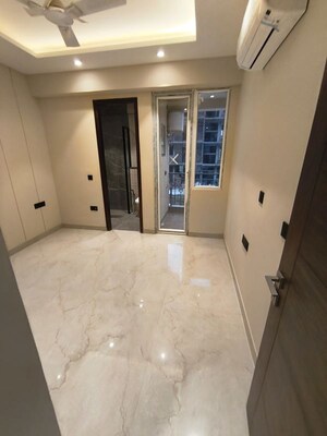 Room in 2.5 BHK Builder Floor at Ivory Silver County, Sector 95a – for Sale