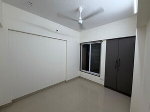Room in 2.5 BHK Apartment at Kanakia Spaces Niharika, Manpada – for Rent