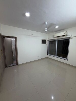 Room in 2.5 BHK Apartment at Kanakia Spaces Niharika, Manpada – for Rent