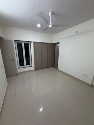 Room in 2.5 BHK Apartment at Kanakia Spaces Niharika, Manpada – for Rent