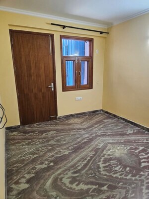 Room in 4 BHK Apartment at Gaur Atulyam Gravity, Omicron I Greater Noida – for Rent