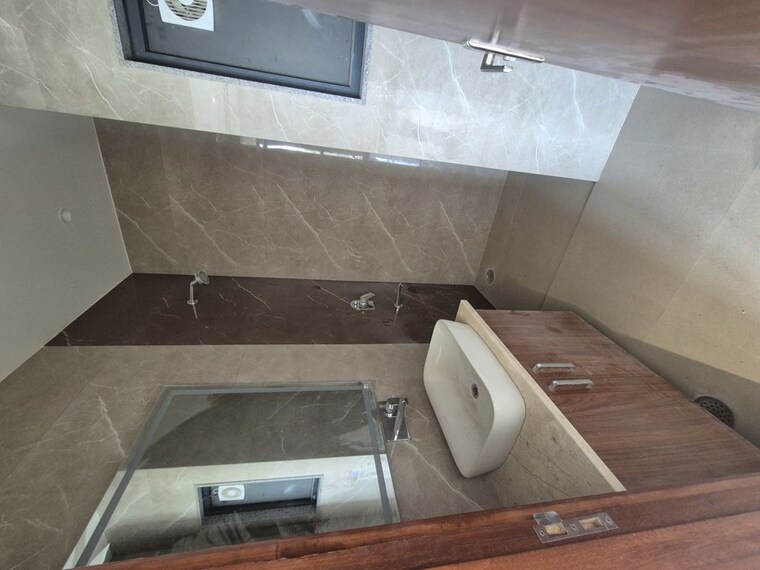 Bathroom, bptp-district-faridabad 3 Bedroom 180 Sq.Yd. Builder Floor In Sector 81 Faridabad 10408923