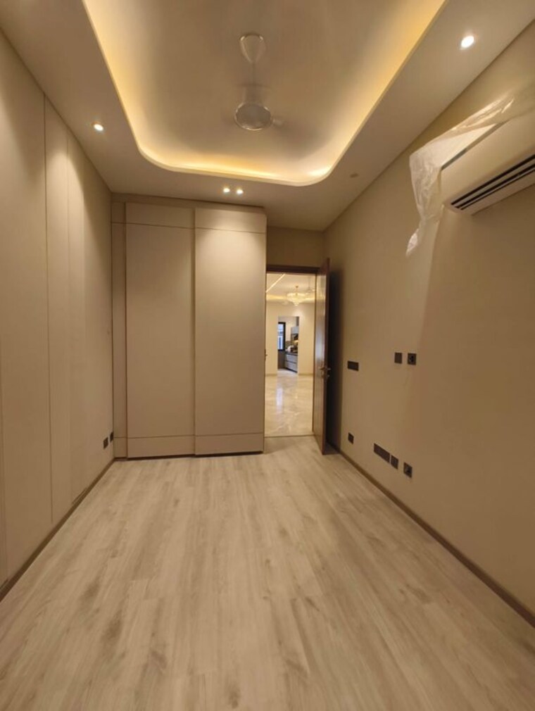 Room, east of kailash 3 Bedroom 125 Sq.Yd. Builder Floor In East Of Kailash Delhi 10408920