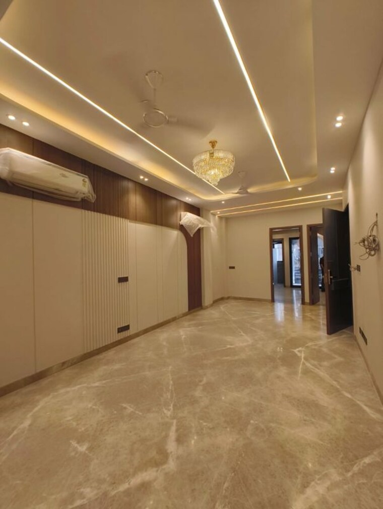 Room, east of kailash 3 Bedroom 125 Sq.Yd. Builder Floor In East Of Kailash Delhi 10408920