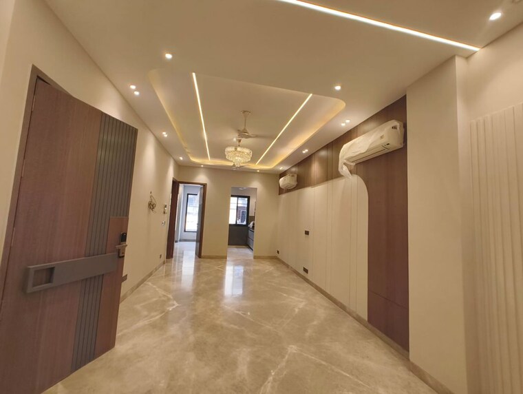 Room, east of kailash 3 Bedroom 125 Sq.Yd. Builder Floor In East Of Kailash Delhi 10408920