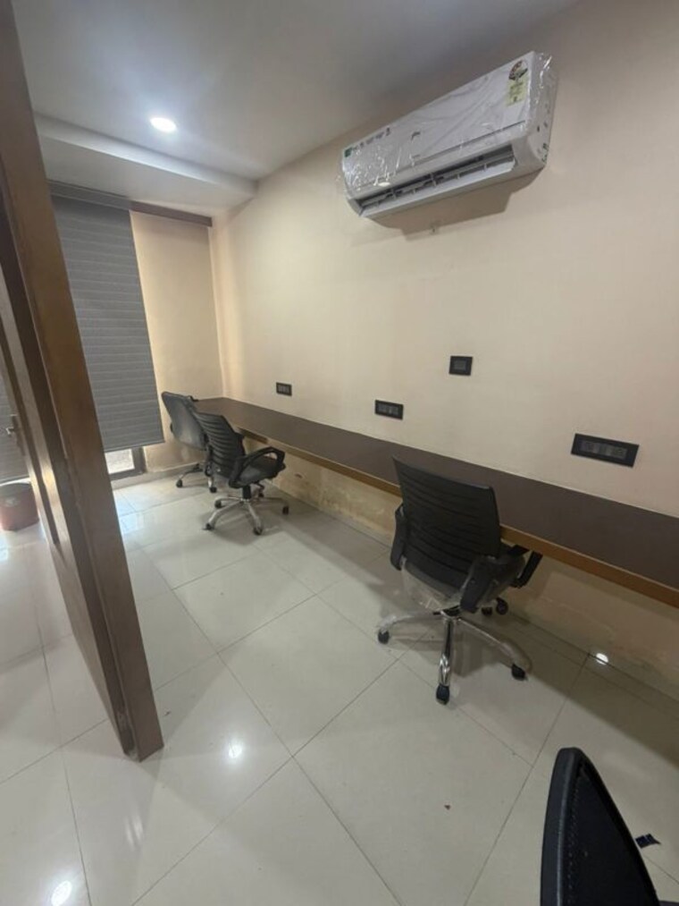 Team Area, ratnanjali-square Commercial Office Space 520 Sq.Ft. In Jodhpur Ahmedabad 10408944