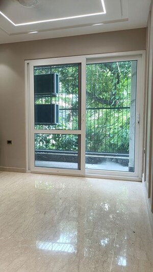 Room in 3 BHK Builder Floor at Safdarjung Enclave – for Sale