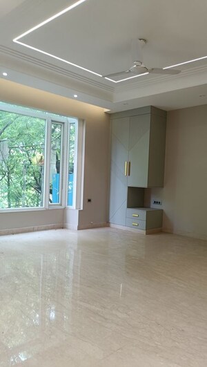 Room in 3 BHK Builder Floor at Safdarjung Enclave – for Sale