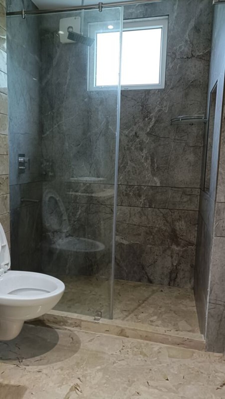 Bathroom, safdarjung enclave 3 Bedroom 1800 Sq.Ft. Builder Floor In Safdarjung Enclave Delhi 10408950