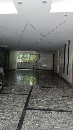 Parking in 3 BHK Builder Floor at Safdarjung Enclave – for Sale