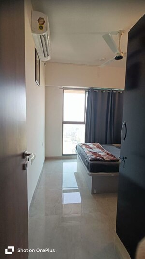 Room in 2 BHK Apartment at Sheth Auris Bliss, Malad West – for Rent