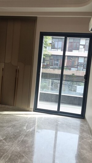 Room in 3 BHK Builder Floor at Safdarjung Enclave – for Sale