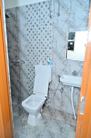 Bathroom in 1 BHK Independent House at Gomti Nagar – for Rent