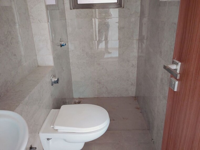 Bathroom, sheth-auris-bliss 2 Bedroom 655 Sq.Ft. Apartment In Malad West Mumbai 10409024