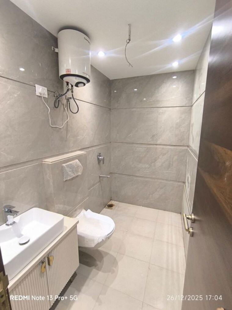 Bathroom, jawahar nagar 1 Bedroom 650 Sq.Ft. Apartment In Jawahar Nagar Delhi 10409026