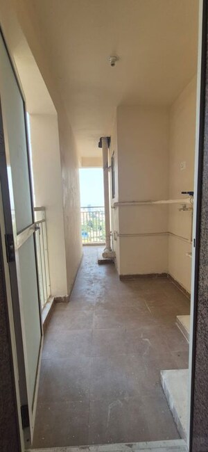 Room in 1 BHK Apartment at Puranik Grand Central, Vartak Nagar – for Rent