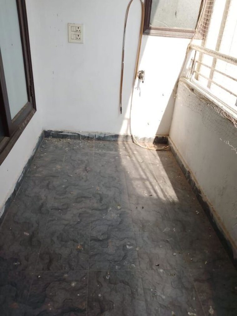 Balcony, ardee-city 3.5 Bedroom 1550 Sq.Ft. Builder Floor In Sector 52 Gurgaon 10409062