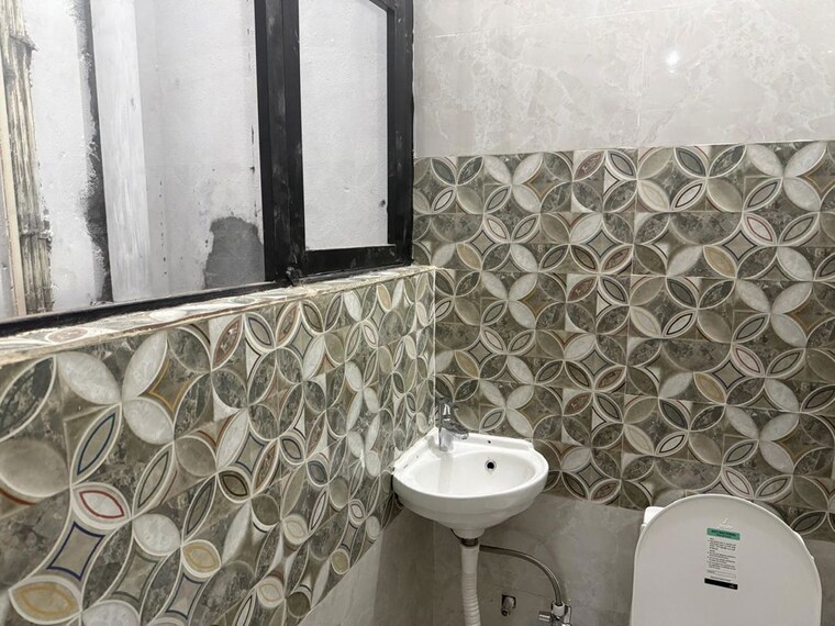 Bathroom, sewla kalan 3 Bedroom 2000 Sq.Ft. Builder Floor In Sewla Kalan Dehradun 10408993