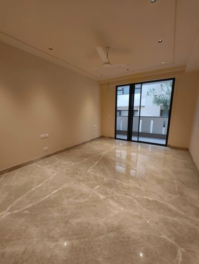 Room, neeti bagh 4 Bedroom 500 Sq.Yd. Builder Floor In Neeti Bagh Delhi 10409048