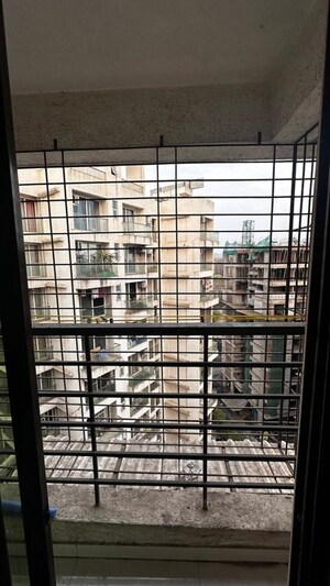 Room in 2 BHK Apartment at Centralites CHS, Ulwe – for Rent