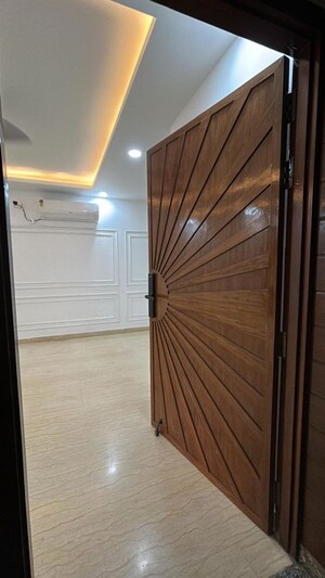 Staircase in 3 BHK Builder Floor at BPTP Eden Estate, Sector 81 – for Rent