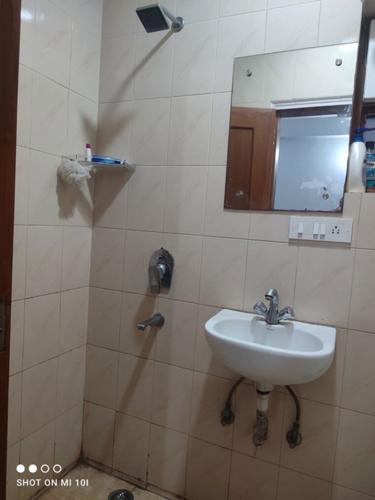 Bathroom, malviya nagar 2 Bedroom 1100 Sq.Ft. Builder Floor In Malviya Nagar Delhi 10409074