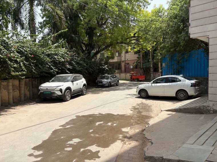 Exterior View, old-dlf-colony 3 Bedroom 1500 Sq.Ft. Apartment In Sector 14 Gurgaon 10409045