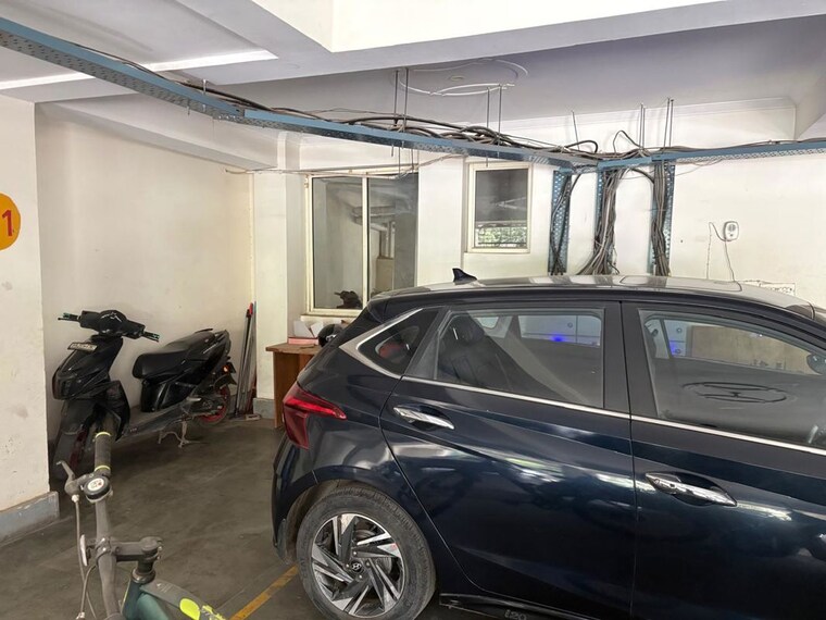  Parking, old-dlf-colony 3 Bedroom 1500 Sq.Ft. Apartment In Sector 14 Gurgaon 10409045