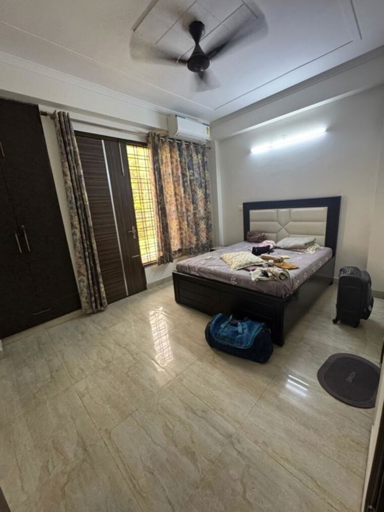 Bedroom, old-dlf-colony 3 Bedroom 1500 Sq.Ft. Apartment In Sector 14 Gurgaon 10409045