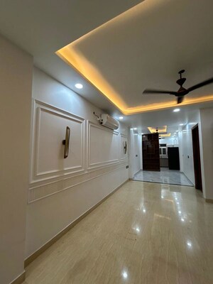 Room in 3 BHK Builder Floor at BPTP District, Sector 81 – for Rent