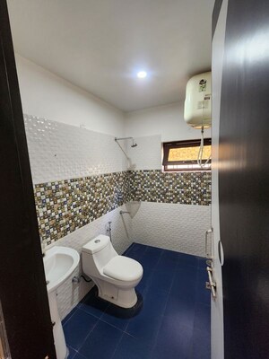 Team Area in 3 BHK Apartment at Laxman Chowk – for Rent
