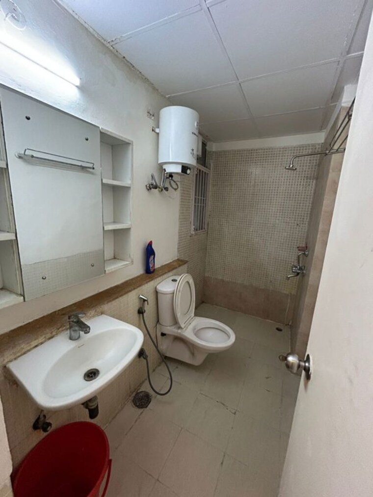 Bathroom, jaypee-green-kosmos-phase-ii 3 Bedroom 1395 Sq.Ft. Apartment In Sector 134 Noida 10409088