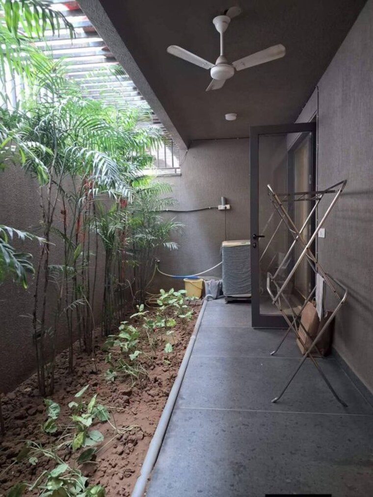 Balcony, saket 1 Bedroom 600 Sq.Ft. Apartment In Saket Delhi 10409143
