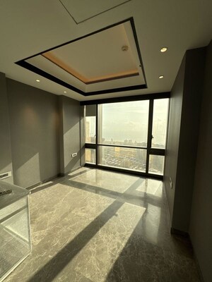 Room in 4 BHK Apartment at Lodha Trump Tower, Worli – for Rent
