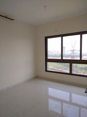 Room in 2 BHK Apartment at The Wadhwa Atmosphere, Mulund West – for Sale