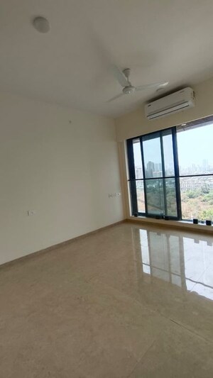 Room in 3 BHK Apartment at Dosti Eastern Bay, Wadala – for Rent