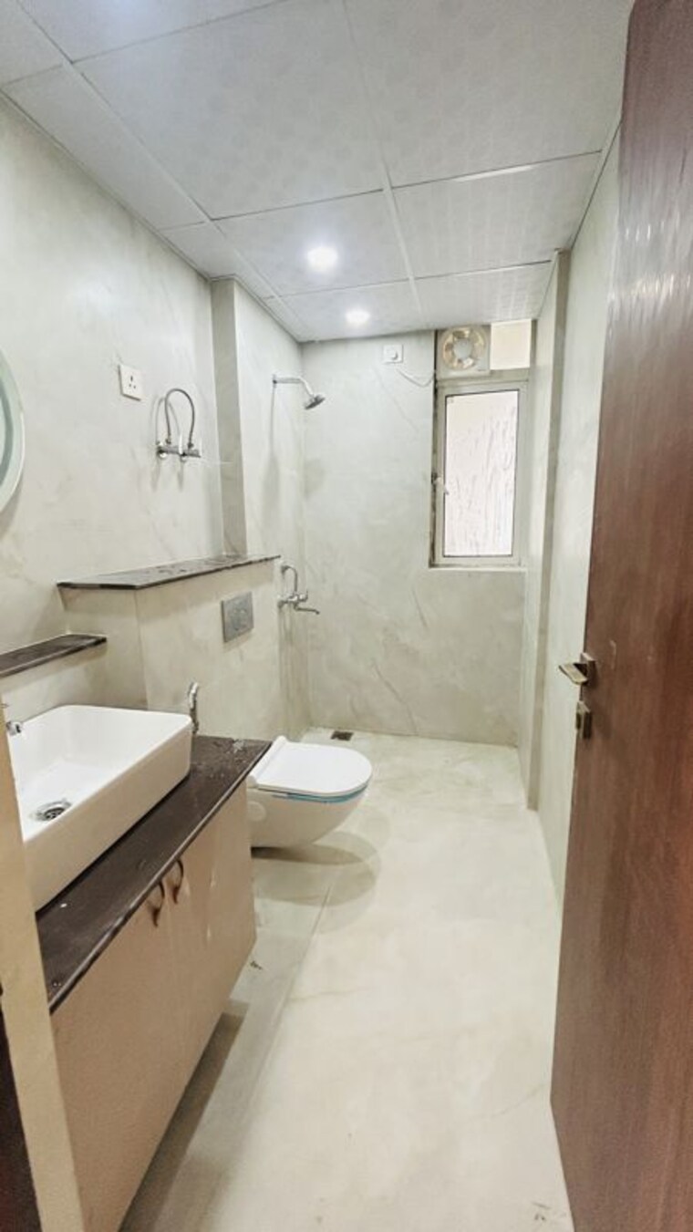 Bathroom, jaypee-kensington-park-apartments 3 Bedroom 1650 Sq.Ft. Apartment In Sector 133 Noida 10409192