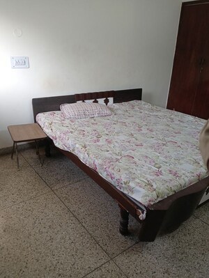 Bedroom in 1 RK Builder Floor at Sector 17 – for Rent