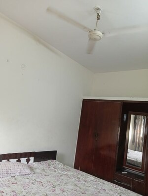 Bedroom in 1 RK Builder Floor at Sector 17 – for Rent