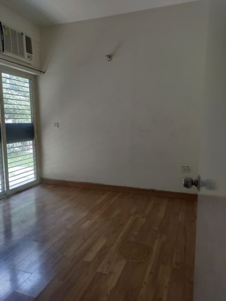 Room, puri-aman-vilas 3 Bedroom 300 Sq.Yd. Builder Floor In Sector 89 Faridabad 10409183