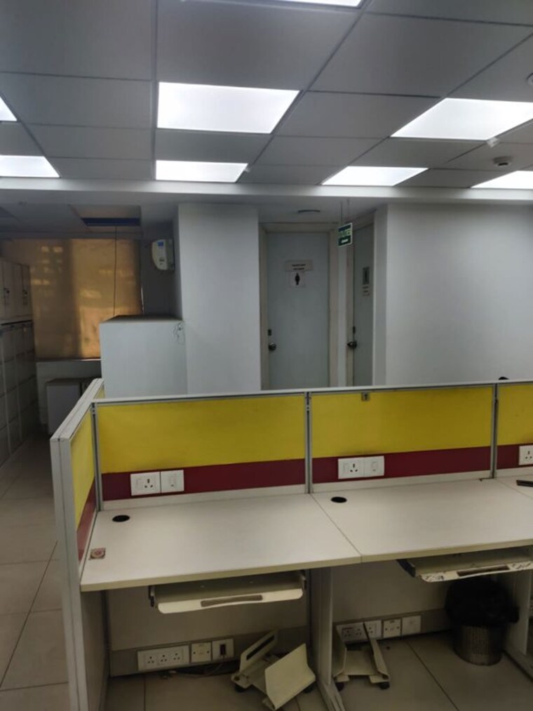 Team Area, green park extension Commercial Office Space 10000 Sq.Ft. In Green Park Extension Delhi 10409213