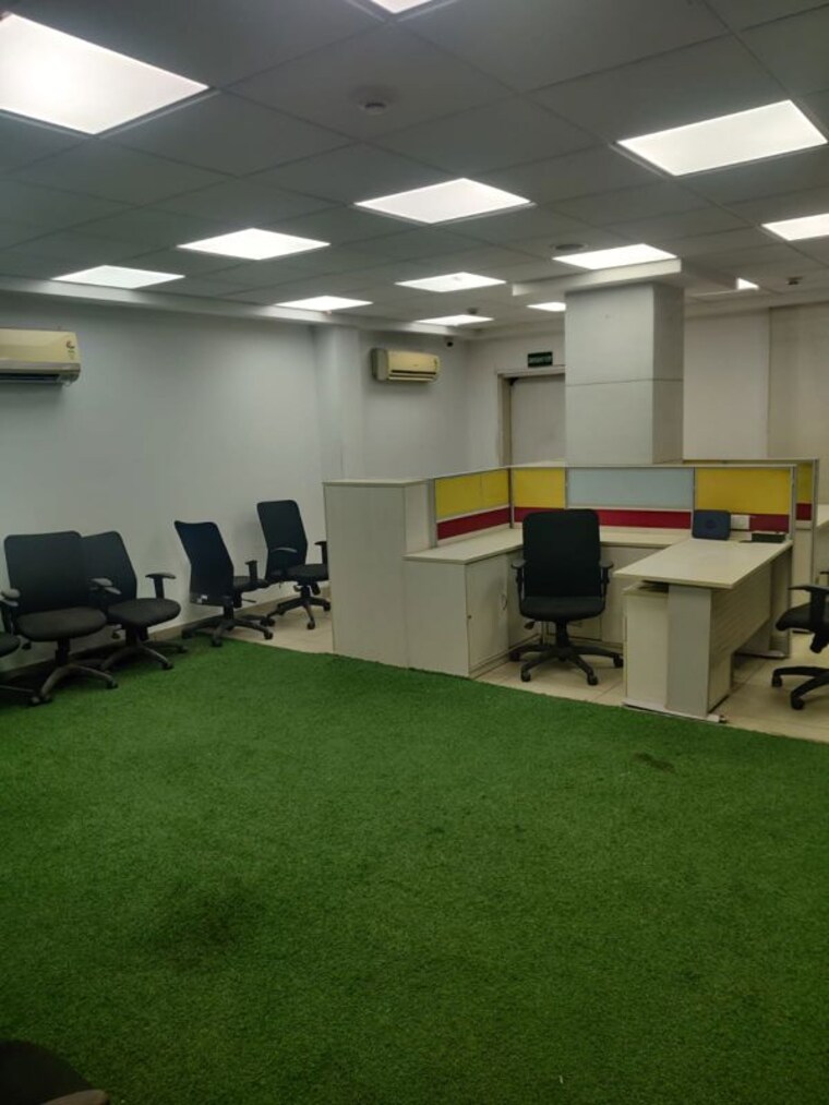 Team Area, green park extension Commercial Office Space 10000 Sq.Ft. In Green Park Extension Delhi 10409213