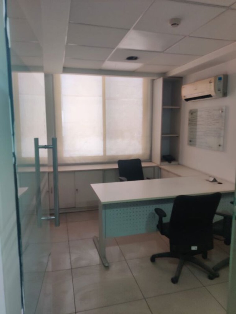 Team Area, green park extension Commercial Office Space 10000 Sq.Ft. In Green Park Extension Delhi 10409213