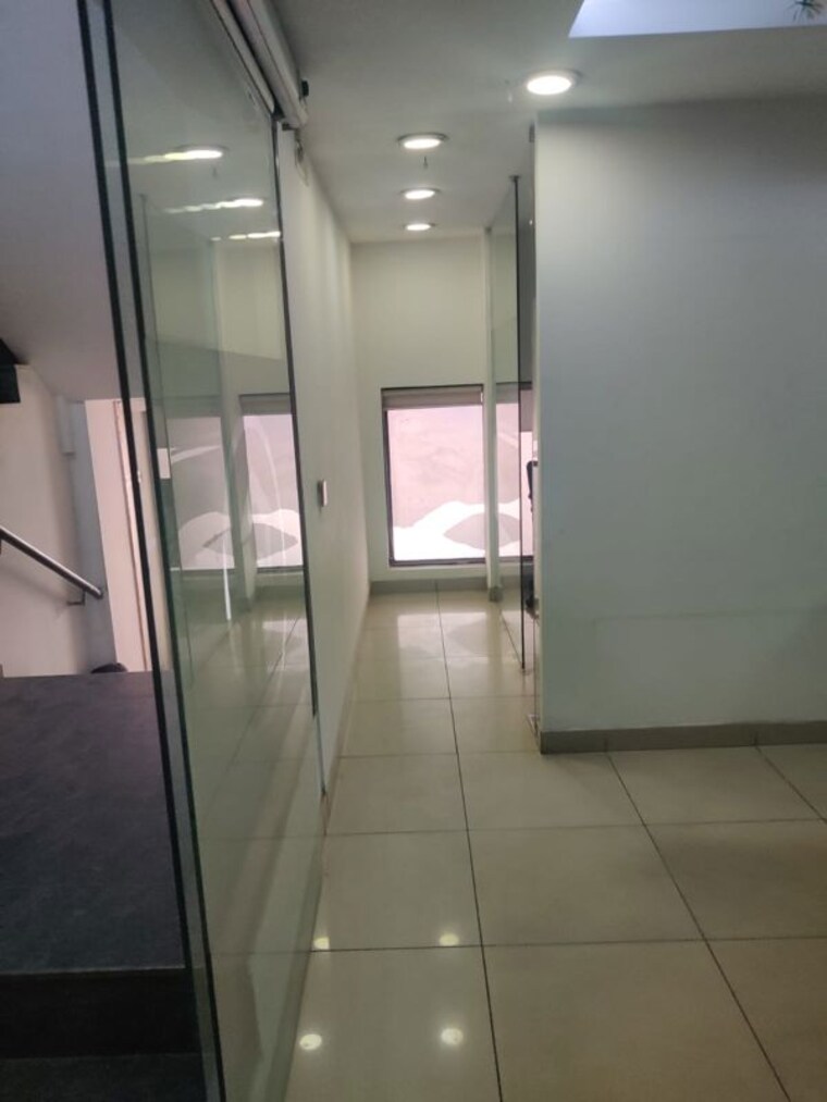 Team Area, green park extension Commercial Office Space 10000 Sq.Ft. In Green Park Extension Delhi 10409213