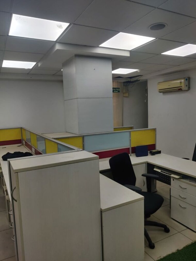 Team Area, green park extension Commercial Office Space 10000 Sq.Ft. In Green Park Extension Delhi 10409213