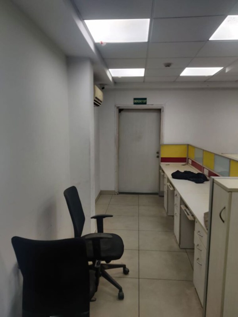 Team Area, green park extension Commercial Office Space 10000 Sq.Ft. In Green Park Extension Delhi 10409213