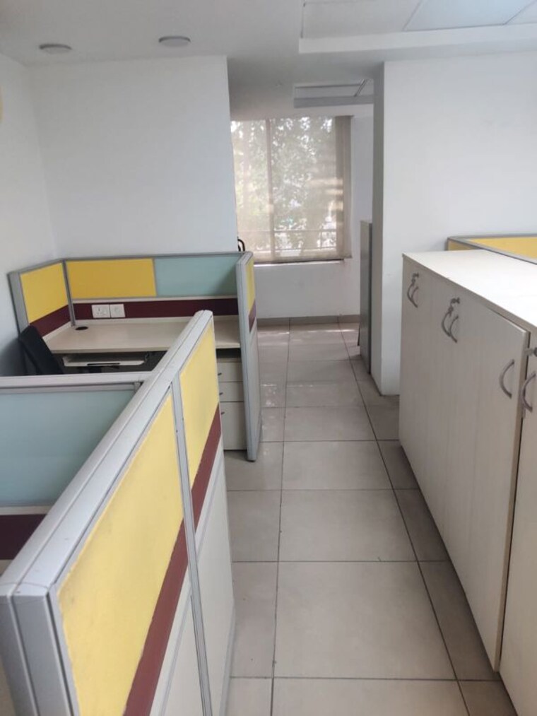 Team Area, green park extension Commercial Office Space 10000 Sq.Ft. In Green Park Extension Delhi 10409213